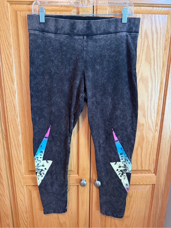 Lovesick Pants - Torrid LoveSick Black Active Leggings with Lightning Accent - Size 1